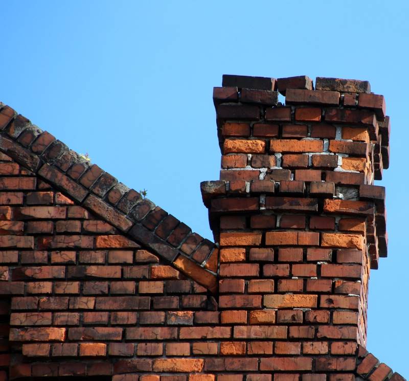 Damaged chimney on an Hartland home showing cracks and missing mortar